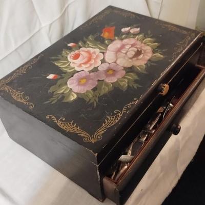 Sale Photo Thumbnail #243: Flatware just for display

Hand painted Large Flatware Box, Ebony Painted with Dutch Floral Design. 
Velvet lined, with Accessories Drawer. 
Wood construction