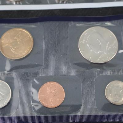 US Mint Uncirculated Sets, 2000 & 2001 (C1-43)