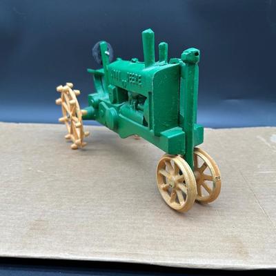 Vintage John Deere Tractor Model – Cast Iron – Spoked Wheels