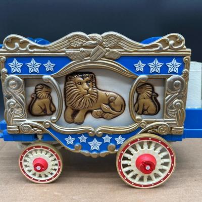 Jim Beam Circus Wagon Whiskey Decanter – Lion Panel – Vintage