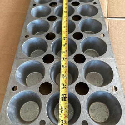 Vintage Wear-Ever Aluminum Commercial Muffin / Cupcake Pan – 24 Cup Heavy Duty USA