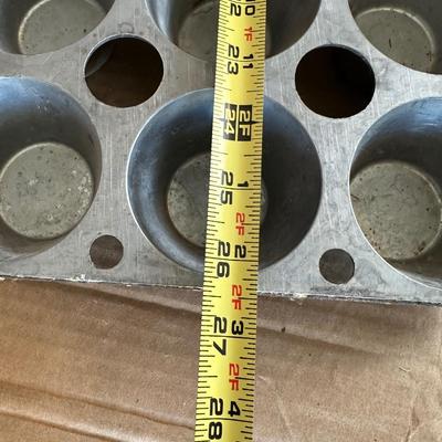 Vintage Wear-Ever Aluminum Commercial Muffin / Cupcake Pan – 24 Cup Heavy Duty USA
