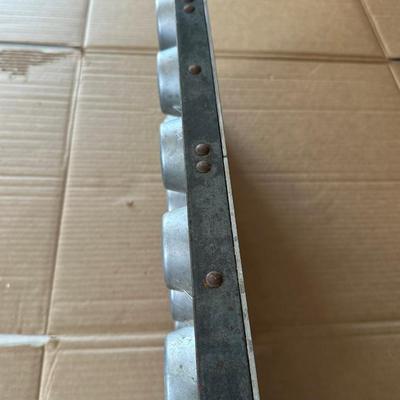 Vintage Wear-Ever Aluminum Commercial Muffin / Cupcake Pan – 24 Cup Heavy Duty USA