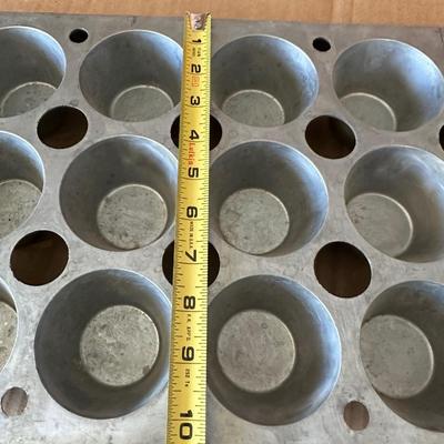 Vintage Wear-Ever Aluminum Commercial Muffin / Cupcake Pan – 24 Cup Heavy Duty USA