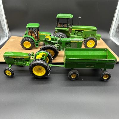 Vintage John Deere Die-Cast Tractor Lot w/ Wagon – Multiple Models, Farm Toy Collect