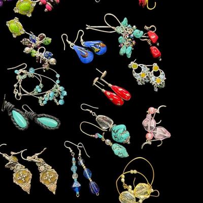 Sale Photo Thumbnail #304: Lot of Earrings