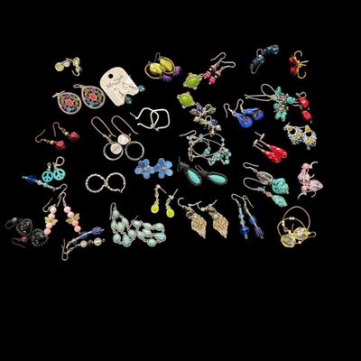 Sale Photo Thumbnail #307: Lot of Earrings