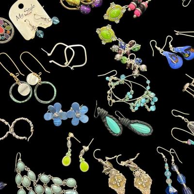 Sale Photo Thumbnail #305: Lot of Earrings