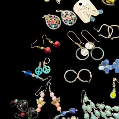 Sale Photo Thumbnail #306: Lot of Earrings