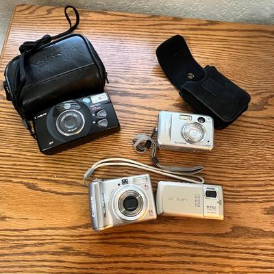 Lot 171 Digital cameras & phone