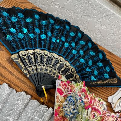 Lot 191 Folding fans