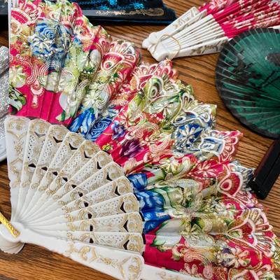 Lot 191 Folding fans