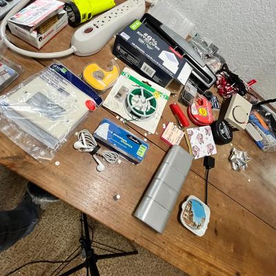 Lot 195 Office supplies