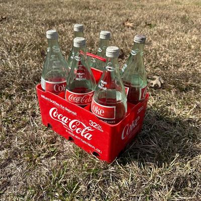 Vintage Coca-Cola 32 oz Bottle Carrier w/ (6) Glass Coke Bottles – Return for Deposit
