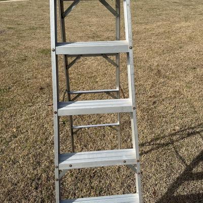Husky 8 ft Aluminum Step Ladder – Type I (250 lb) w/ Tool Tray