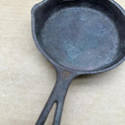 Vintage Griswold No. 0 Cast Iron Skillet – Small Block Logo, Erie PA