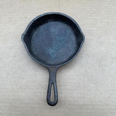 Vintage Griswold No. 0 Cast Iron Skillet – Small Block Logo, Erie PA