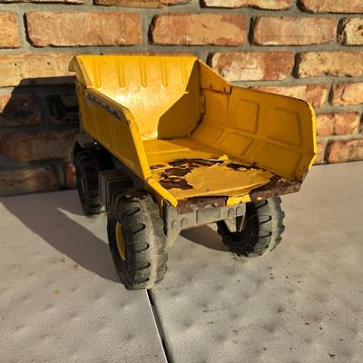 Vintage Tonka 354 Dump Truck – Pressed Steel & Plastic – Working Bed