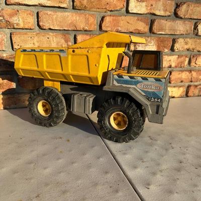 Vintage Tonka 354 Dump Truck – Pressed Steel & Plastic – Working Bed