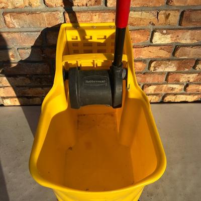 Rubbermaid Commercial Yellow Mop Bucket & Wringer on Casters