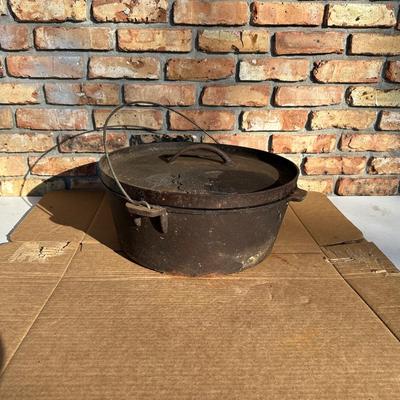 Bayou Classic 20-Quart Cast Iron Dutch Oven with Lid & Bail Handle