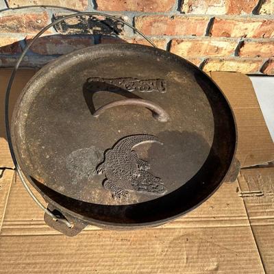 Bayou Classic 20-Quart Cast Iron Dutch Oven with Lid & Bail Handle