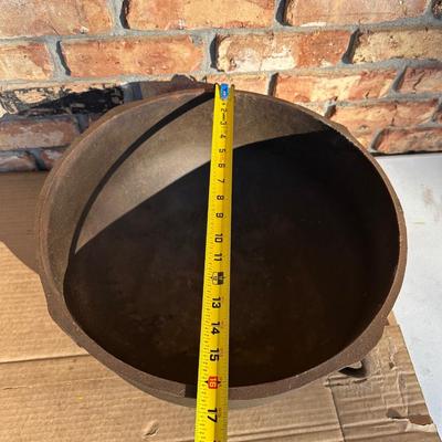 King Kooker Cast Iron Cauldron / Cracklin Pot with Three Legs & Side Handles