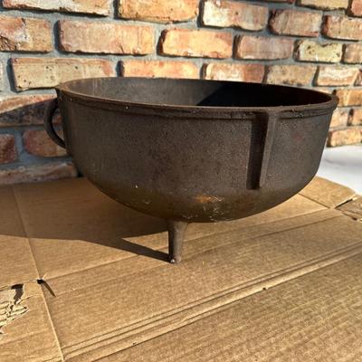 King Kooker Cast Iron Cauldron / Cracklin Pot with Three Legs & Side Handles