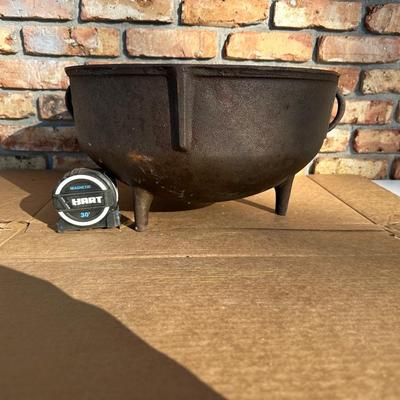 King Kooker Cast Iron Cauldron / Cracklin Pot with Three Legs & Side Handles