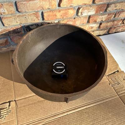 King Kooker Cast Iron Cauldron / Cracklin Pot with Three Legs & Side Handles