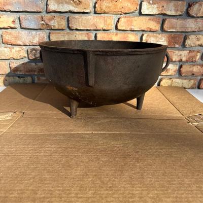 King Kooker Cast Iron Cauldron / Cracklin Pot with Three Legs & Side Handles