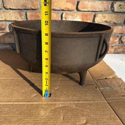 King Kooker Cast Iron Cauldron / Cracklin Pot with Three Legs & Side Handles