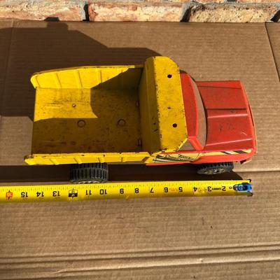 Vintage Tonka Construction Dump Truck – Pressed Steel, Red & Yellow, GVW 30,000