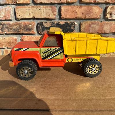 Vintage Tonka Construction Dump Truck – Pressed Steel, Red & Yellow, GVW 30,000