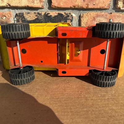 Vintage Tonka Construction Dump Truck – Pressed Steel, Red & Yellow, GVW 30,000