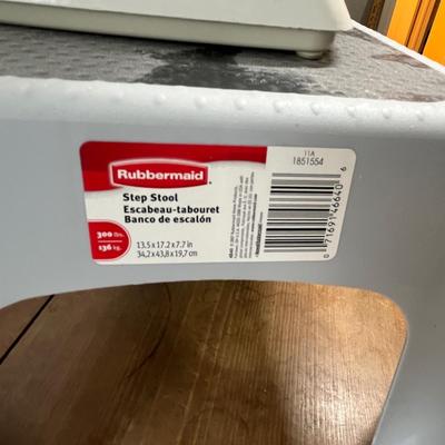 Lot 211 Fan & step stool