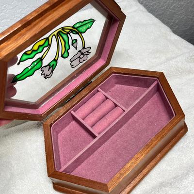 Lot 219 Jewelry boxes