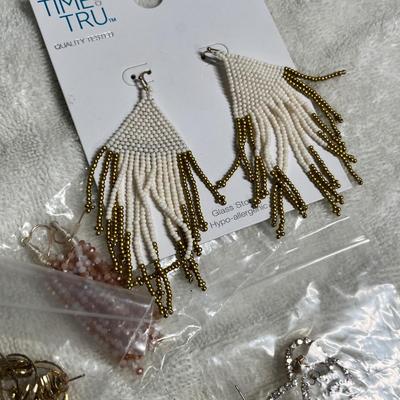 Lot 220 Costume Jewelry Earrings