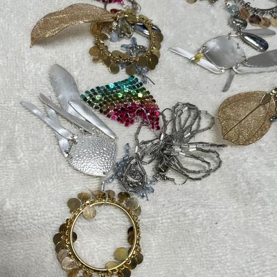 Lot 221 Earrings lot