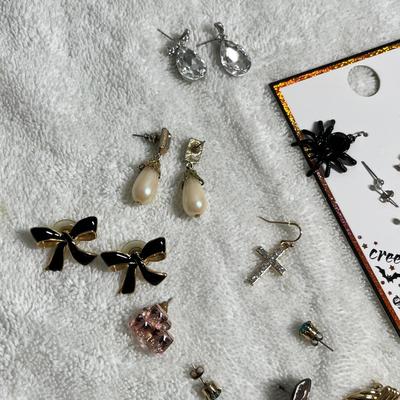 Lot 222 More earrings