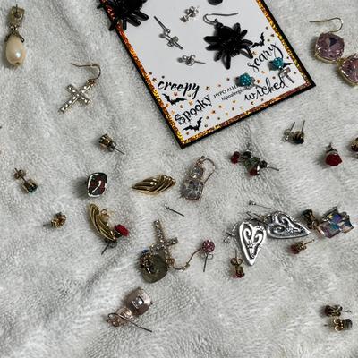 Lot 222 More earrings