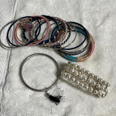 Lot 224 Bracelets Lot #2