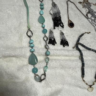 Lot 227 Jewelry sets & necklaces