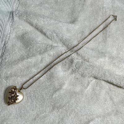 Lot 236 Heart pearl necklace.