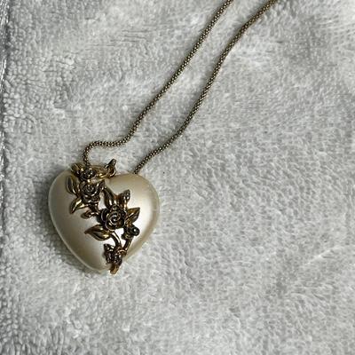 Lot 236 Heart pearl necklace.