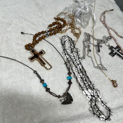 Lot 239 Religious jewelry