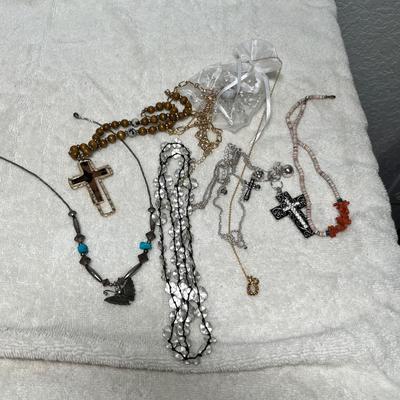 Lot 239 Religious jewelry
