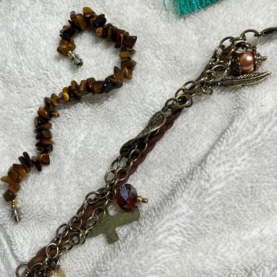 Lot 240 Bracelets lot