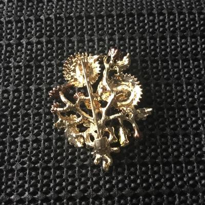 Gold tone flower brooch