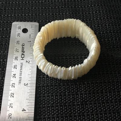 White mother pearl stretch bracelet